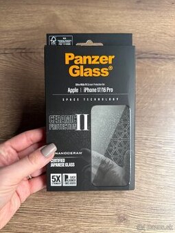 Panzerglass ochranné sklo iPhone 17/16 Pro - Ceramid