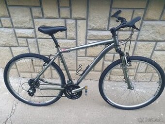 Trekingový bicykel specialized