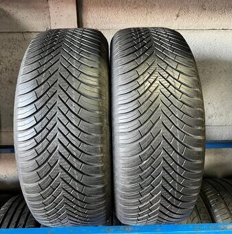 Celoročné pneumatiky vredestein 215/55R16