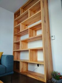 Knižnica - masívne jaseňové drevo