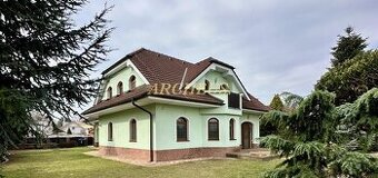 VIDEOOBHLIADKA Samostatný rodinný dom s dvojgarážou