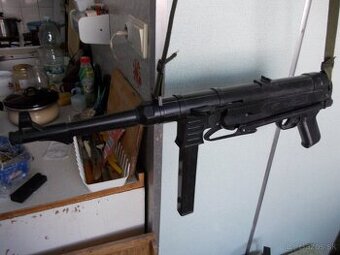 Replika samopalu MP-40 z plastu,hračka pre deti.