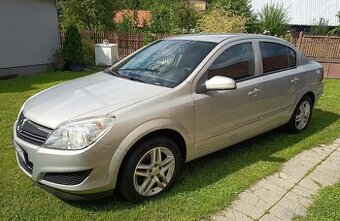 Opel Astra H 1,6i 16v benzín , tempomat
