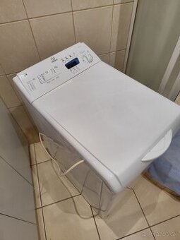 Práčka Indesit 1000 ot.