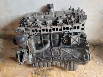 predám motor mercedes 647.961 130kw 2.7 cdi 800€