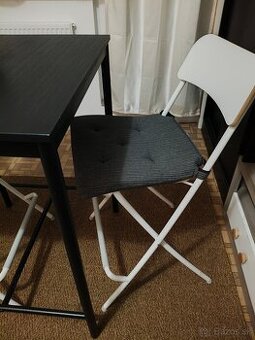 Barový stôl aj so stoličkami