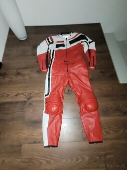 Dámska dvojdielna kombinéza na motorku z pravej kože.