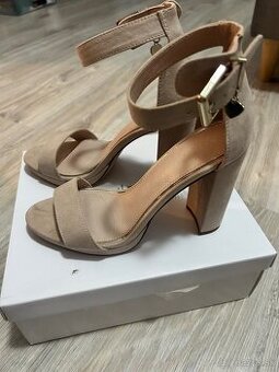 Béžové podpätky č.40