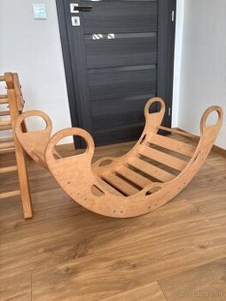 Drevená interiérová hojdačka