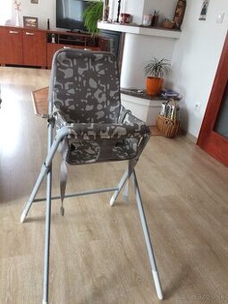 Detská stolička k jedálenskému stolu