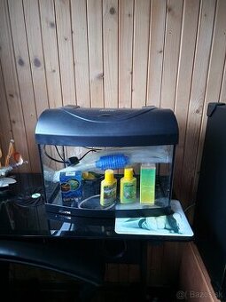 Predam kompletne akvarium 20l