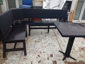 Rohová lavica zo stolom