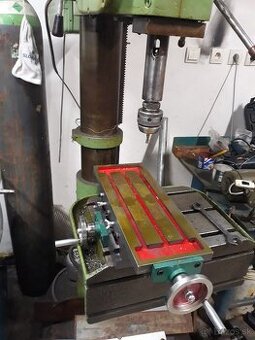 Križový stôl na vŕtačku