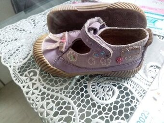 topánočky balerinky, poltopánky č. 22 zn. Baťa