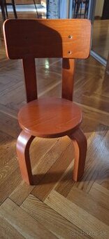 Predám  detskú drevenú stoličku