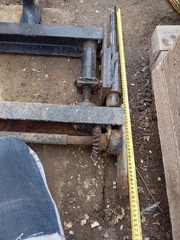 Zdvíhaci mechanizmus