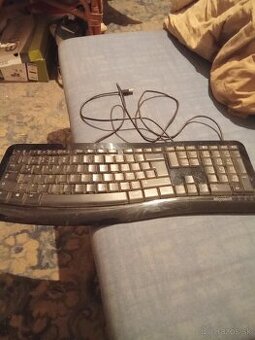 Predám klávesnicu k počítaču