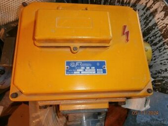 Napajacia skrinka s istenim na 220V a 380V.