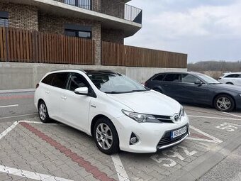 Toyota Auris 1.8 Hybrid A/T 2014, 188 000 tis.km