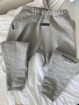 Essentials teolaky