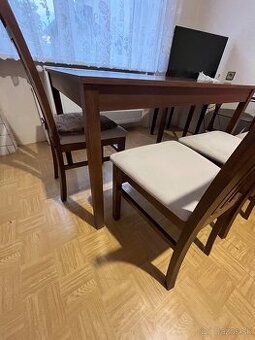 Jedálenský stôl a stoličky pre 6 osôb