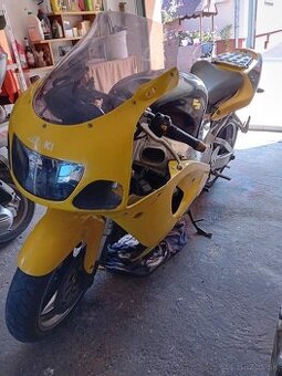Suzuki gsxr 750