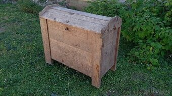 kresaný ľudový súsek, truhlica. - 1