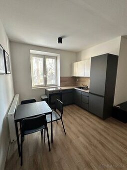 Prenájom 2-izbový byt Štúrovo