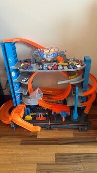 Hot Wheels draha Mega Shark Garage