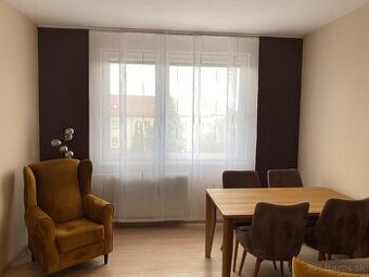 Záclony, závesy, stropné koľajnice