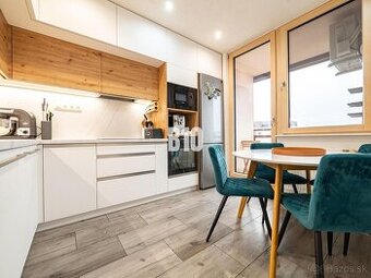 Veľký 3i byt s balkónom (klimatizácia) - Nitra, Klokočina