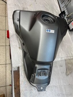 Honda NT1100 nádrž