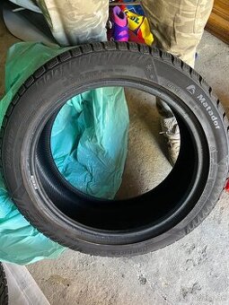 Predám zimné pneu 225/45/17