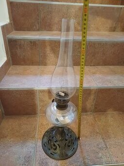 Predám starozitnu petrolejovu lampu