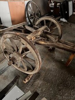 drevená dekorácia voz