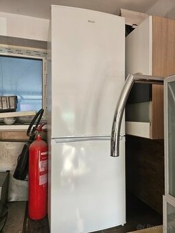 Chladnicka z mrazničkov