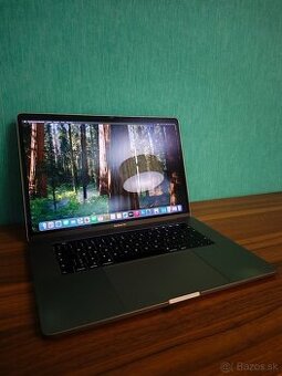 Apple MacBook Pro 15 2018 – i7 / 16GB / 256GB