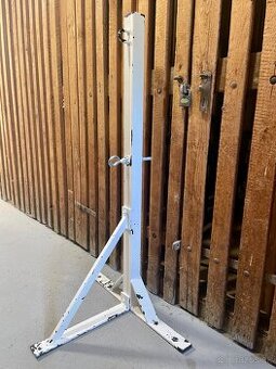 Masívny držiak na boxerské vrece