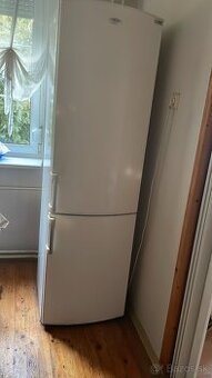 Chladnicka s mrazakom plne funkcne