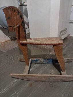 Retro hojdací konik