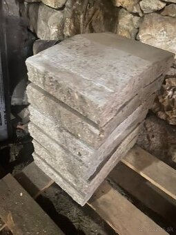 Betónové striešky na plot 20×30 cm – pevné, masívne