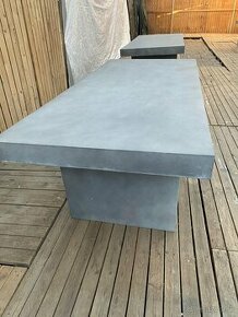 Betónový stôl
