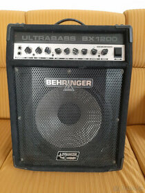 Behringer Ultra Bass BX 1200 a EPIPHONE Bassgitara