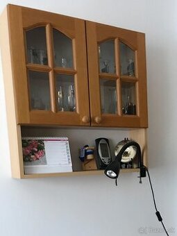 Skrinka s vitrínou