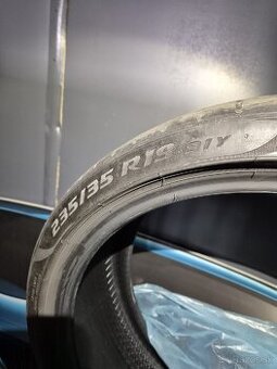 Pirelli pzero 235/35 R19
