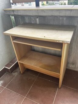 Darujem maly kancelarsky stol