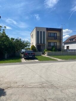 Ponúkam na predaj 5 izb, rodinný dom v obci Kocurice.