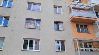 Na predaj 2 izbový byt s balkónom v Lučenci