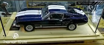FORD MUSTANG 1:8