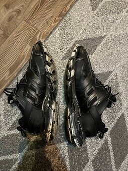 Balenciaga track